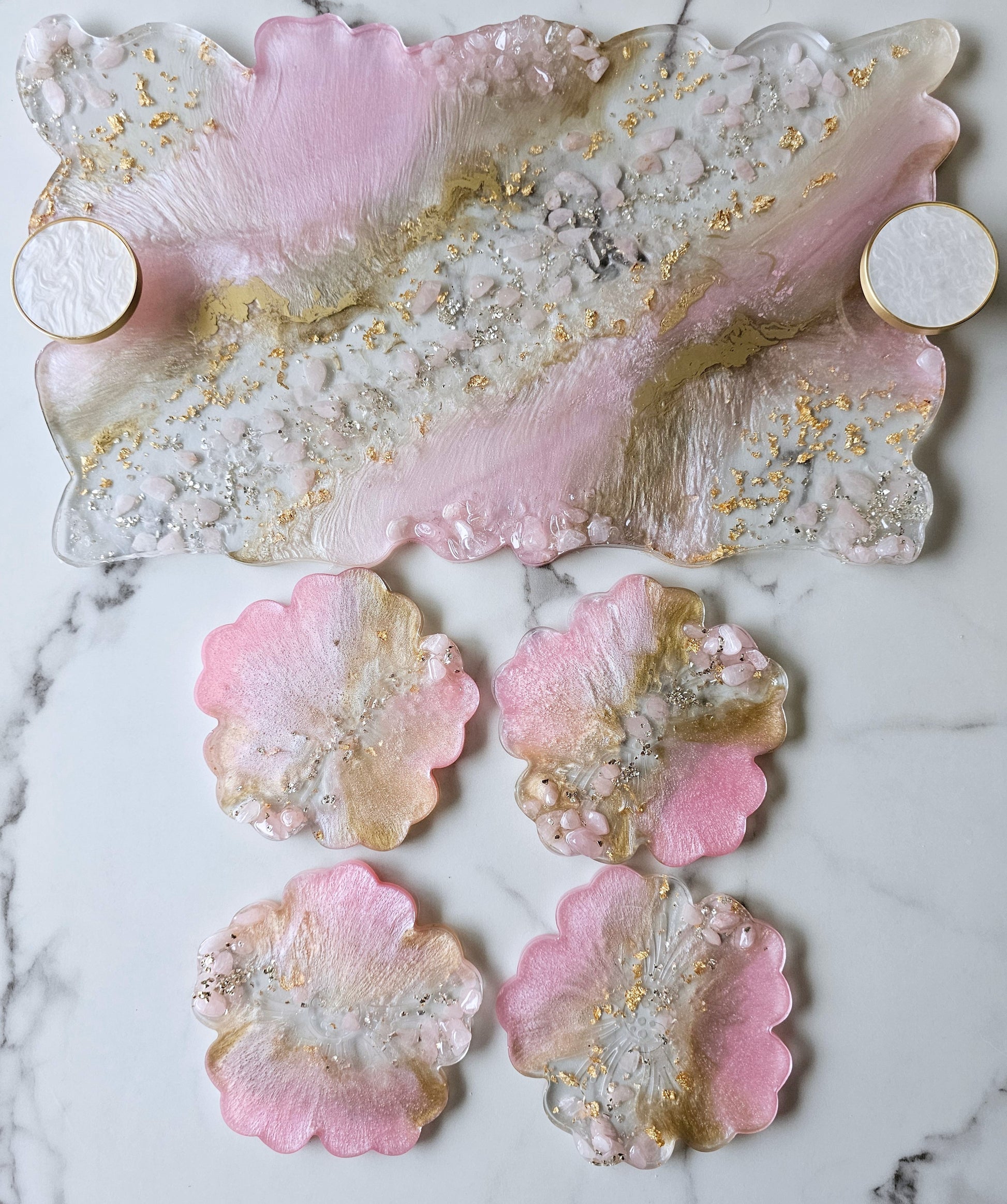 Personalised hand-made resin set of baby pink serving trays and coastersThis gorgeous set will add a unique touch of elegance and beauty to every home décor. The unique colour combination that this set possess with the added pink and clear crystals make i
