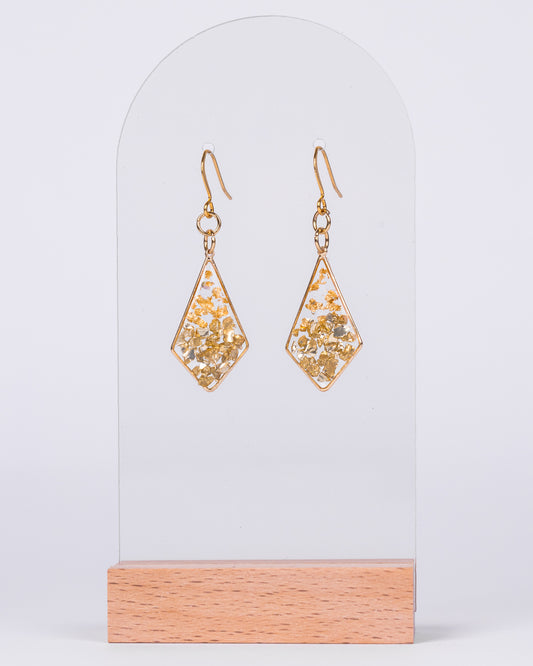 Boucles d'oreilles en plaqué or faites à la main avec des fleurs bleues