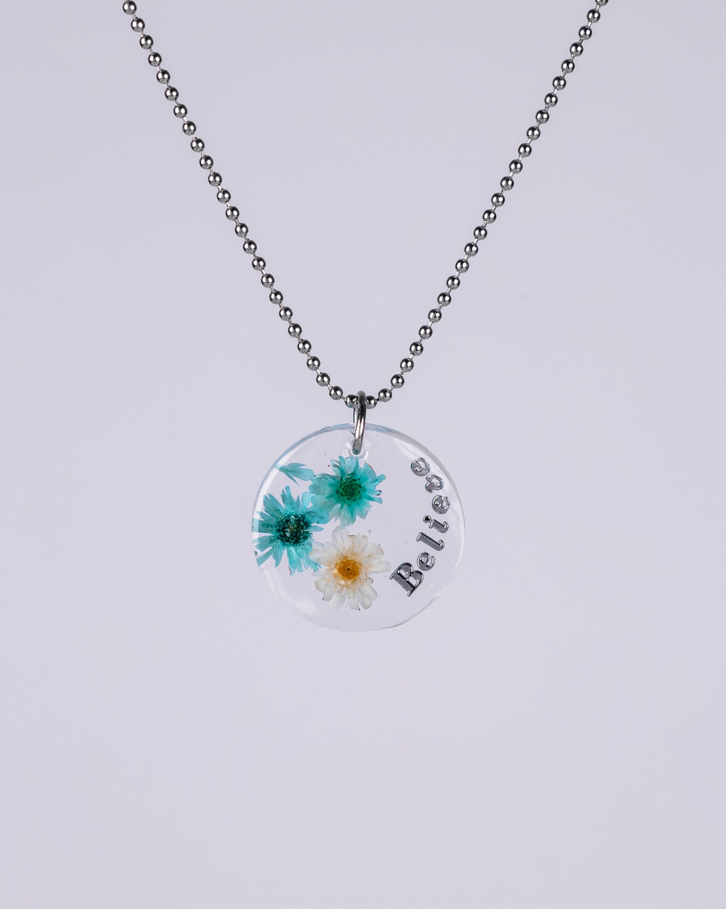 Collier plaqué or fait main avec de vraies fleurs séchées