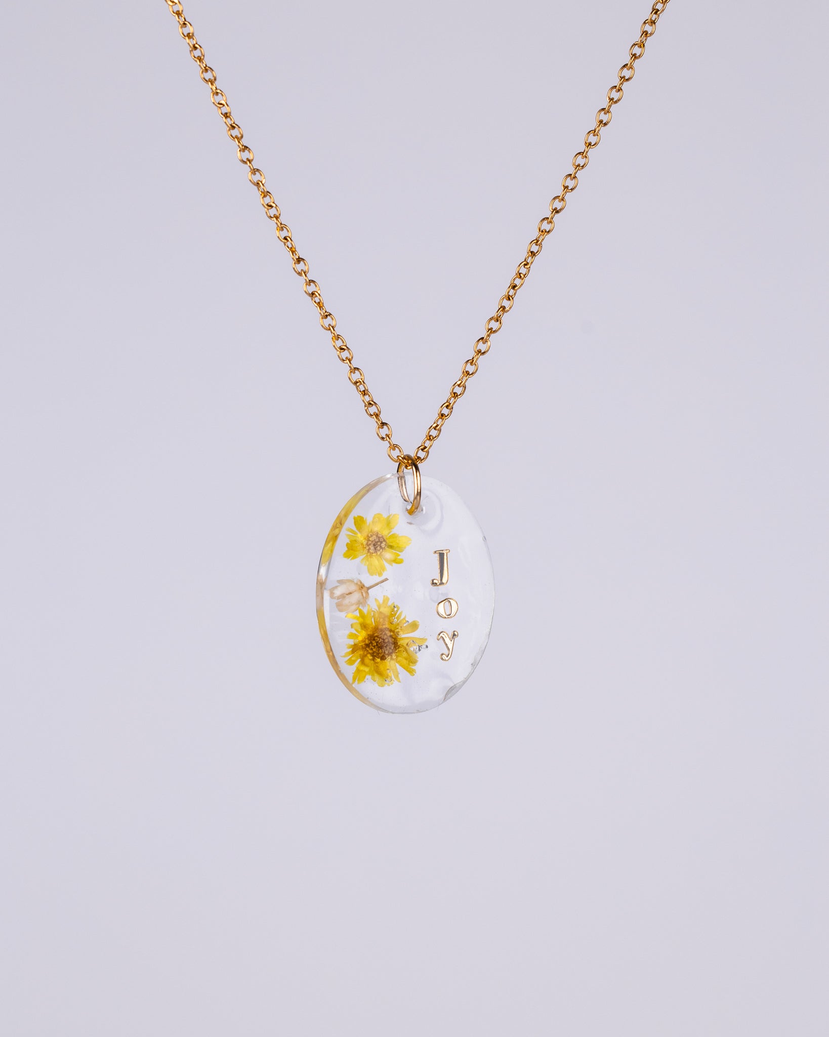 Handmade gold-plated necklace with real dried flowers