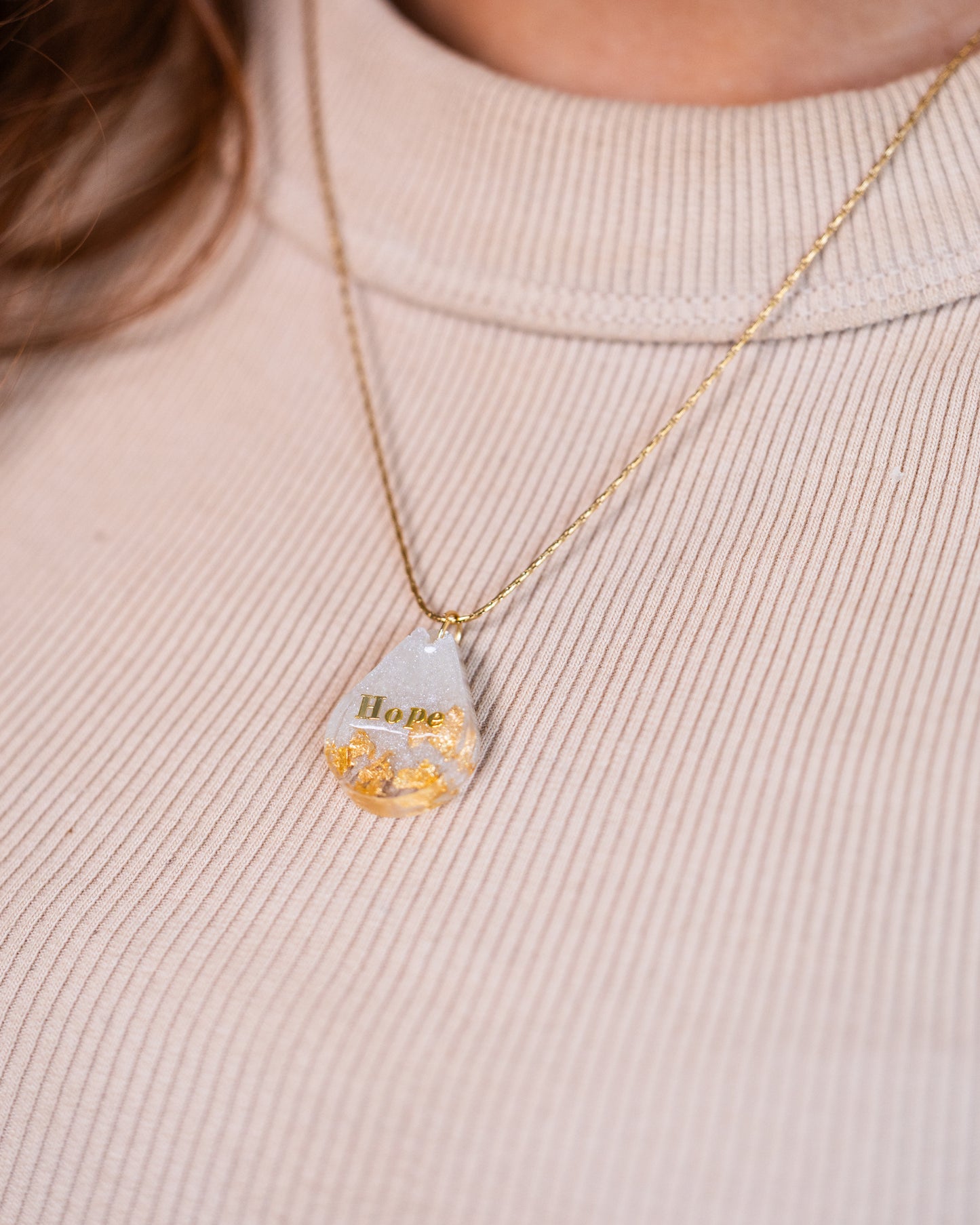 Collier personnalisé fait main en plaqué or (bleu bébé)