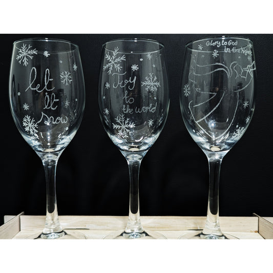 Verres à vin et à champagne de Noël sculptés à la main