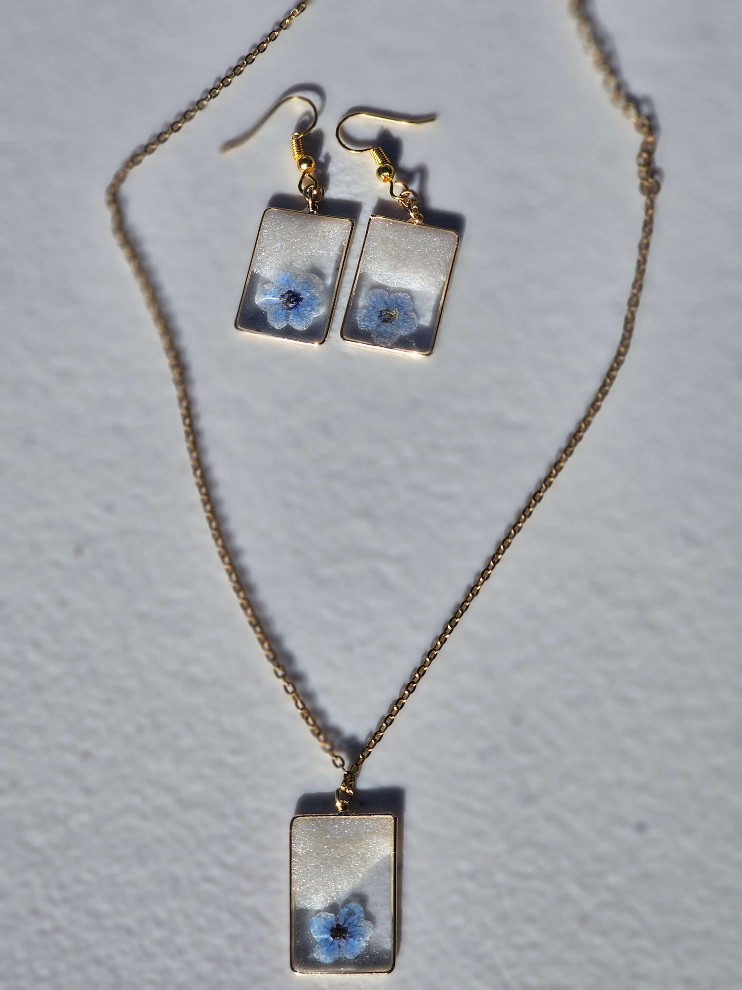 Handmade gold-plated white Jewellery set with blue flowers