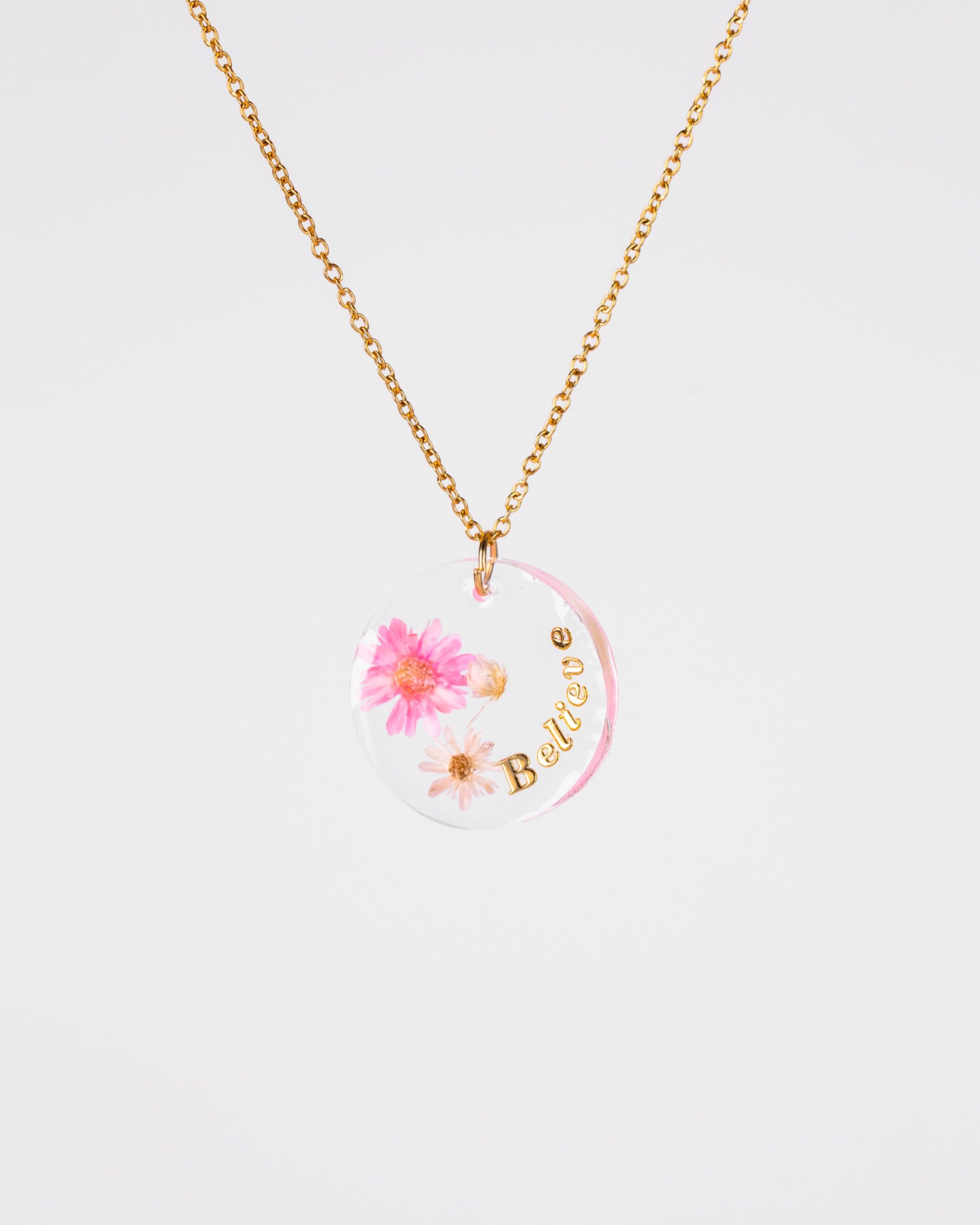 Collier plaqué or fait main avec de vraies fleurs séchées