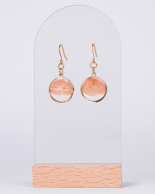 Boucles d'oreilles bébé rose plaquées or faites à la main 