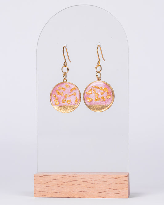 Boucles d'oreilles bébé rose plaquées or faites à la main 