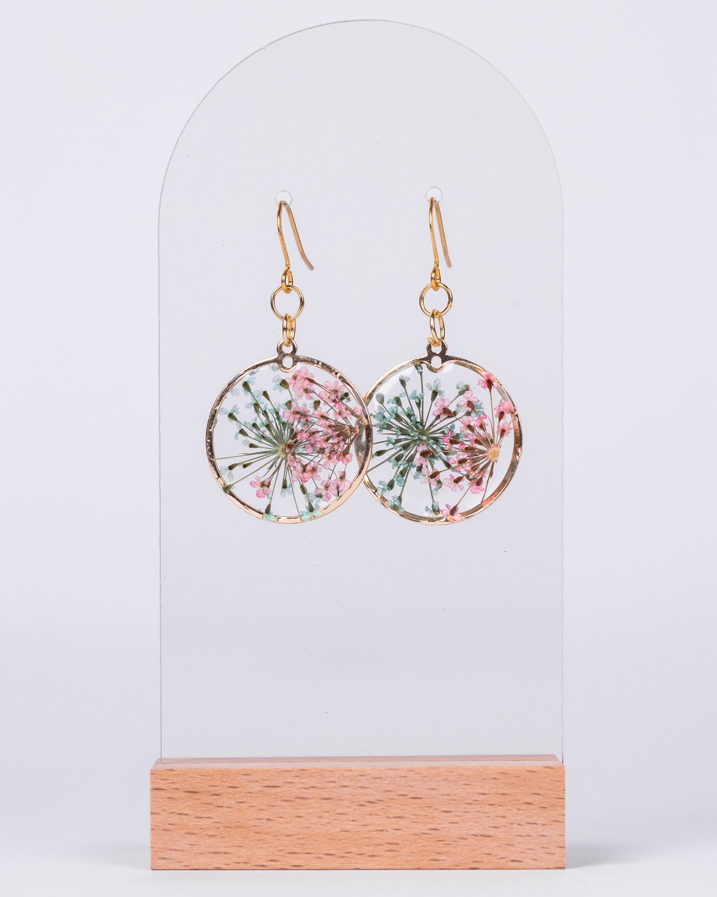 Boucles d'oreilles florales plaquées or faites à la main