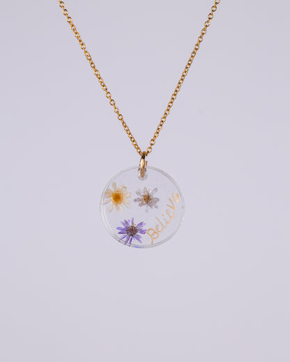 Collier plaqué or fait main avec de vraies fleurs séchées
