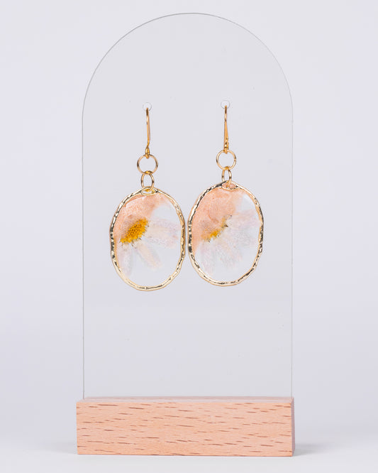 Boucles d'oreilles bébé rose plaquées or faites à la main 