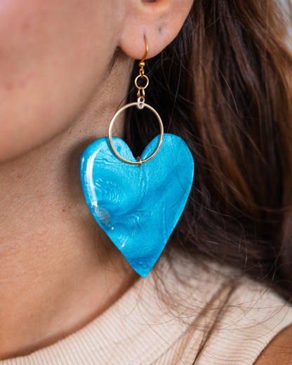 Boucles d'oreilles faites main en forme de coeur océanique