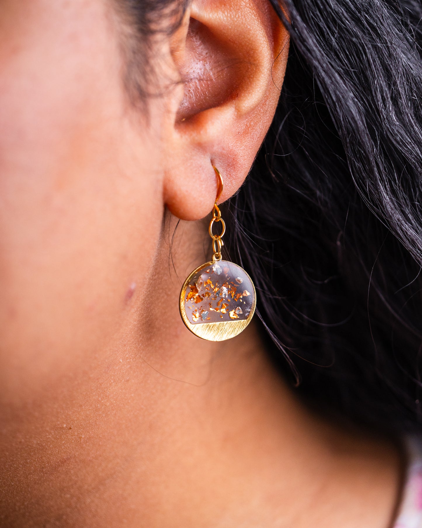 Boucles d'oreilles bébé rose plaquées or faites à la main 