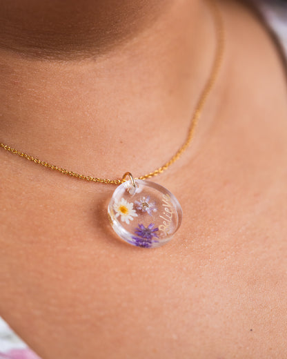 Collier plaqué or fait main avec de vraies fleurs séchées